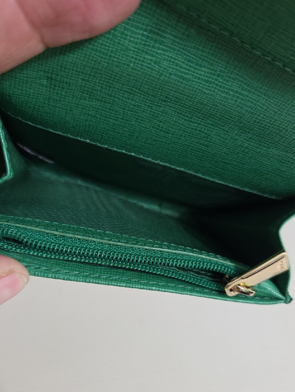 Furla Green Credit Card Leather Compact with Gold Logo - Picture 8 of 11